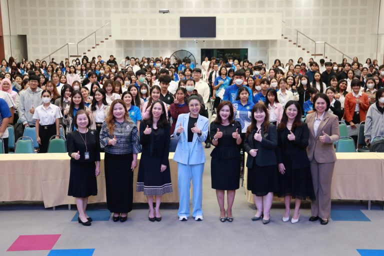 สถาบันภาษา ศิลปะและวัฒนธรรม จัดกิจกรรมภาษาอังกฤษ English Boost with Kru P’Ann