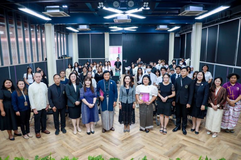 สถาบันภาษา ศิลปะและวัฒนธรรม ร่วมกับโรงเรียนการท่องเที่ยวและการบริการ จัดโครงการเสวนา“สืบสานพระปณิธาน พระพันปีหลวง: อัตลักษณ์พิสมัยผืนผ้าไทย”