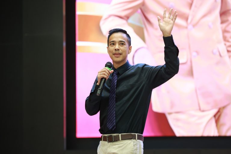 “English Boost with P’Tae”